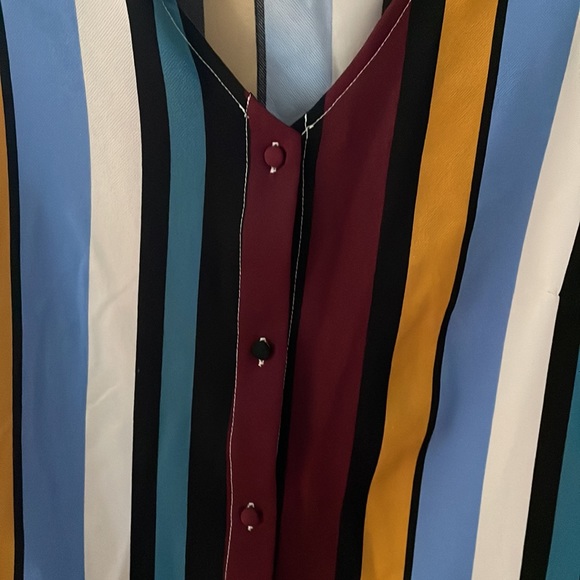 Striped, button down blouse from Davi & Dani. Size Large - Picture 2 of 7